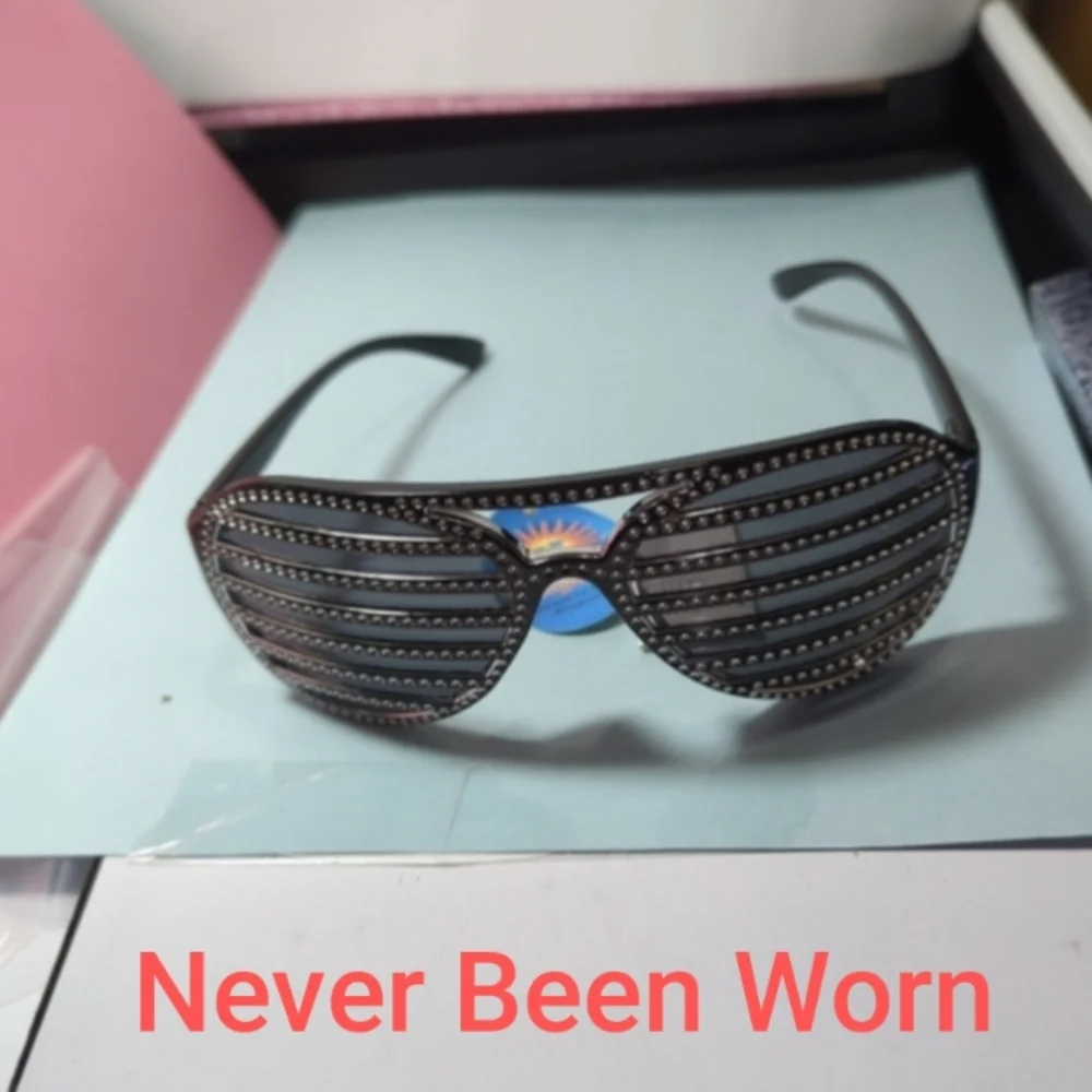 Vintage 80'/90's Vent Frame Beach Sun Eyewear UV400 Never Been Worn Black/Sil